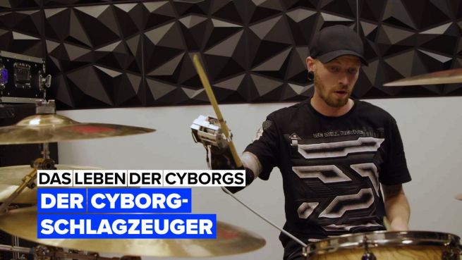 go to Triff den Cyborg-Schlagzeuger