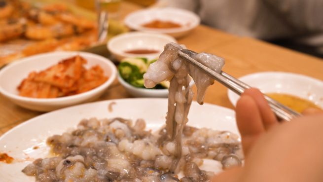 go to Adventurous Bites: Lebendiger Tintenfisch in Süd-Korea