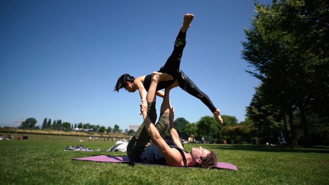 go to Einzigartige Freundschaften: Acroyogis