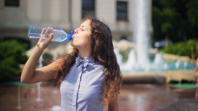 go to Ist Mikroplastik in Trinkwasser schädlich?