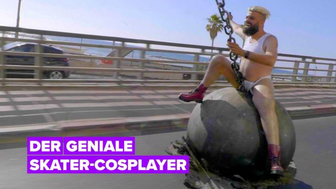 go to Dieser Cosplayer vereint seine Leidenschaft mit dem Skateboard-Fahren