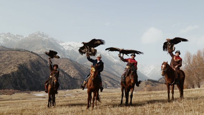 go to Kerchagyr, die Jägerin in den kirgisischen Bergen