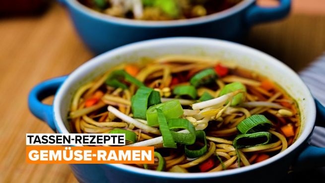 go to Leckeres vegetarisches Ramen aus der Tasse