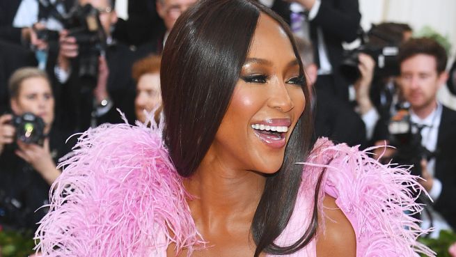 go to Naomi Campbell streamt ihre Workouts auf Instagram