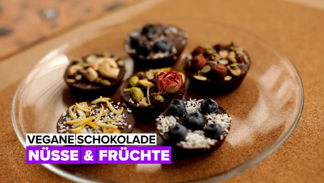 go to Selbstgemachte vegane Schokolade mit Toppings